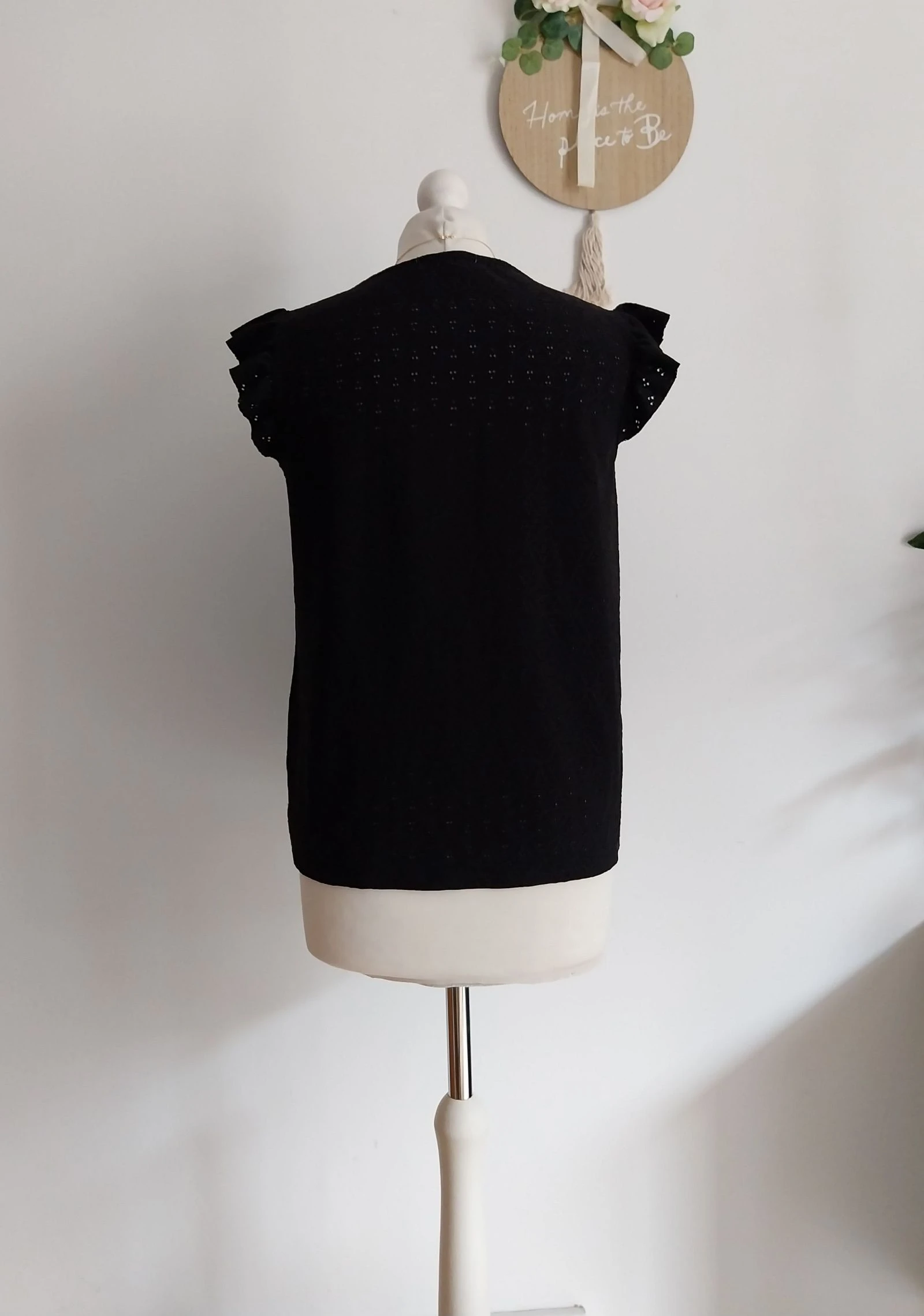 Top negro texturizado con flores agujereado Promod Talla 38 – photo 9